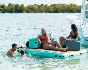 4-hour Boat and Floating Dock Rental in Miami with Captain