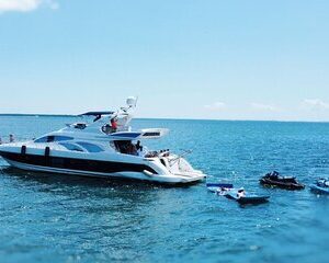 Private Azimut Tour with 2 Jet Skis in Miami Florida