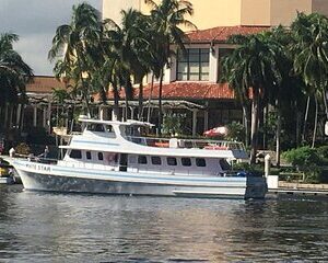 Fort Lauderdale Millionaire Homes Cruise on River & Free Drink