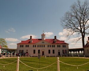 Mount Vernon Guided Walking and Bus Tour