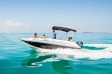 Save 10.00%! 2Hr Private Boat Rental in Miami Beach with Captain and Champagne