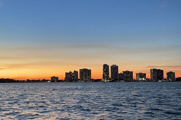 Save 20.00%! Private Moon-Watch Boat Cruise in Fort Lauderdale
