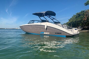 Yamaha 25 Miami Boat Rental for 10 People