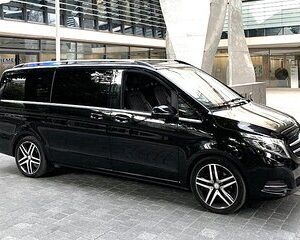 Departure Private Transfer: Washington to Dulles Airport IAD in Luxury Van