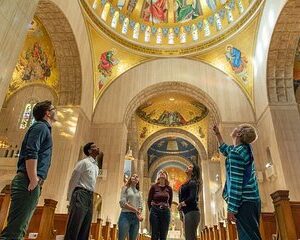Private Guided Tour of Basilica, Cathedral, Embassy Row and more!