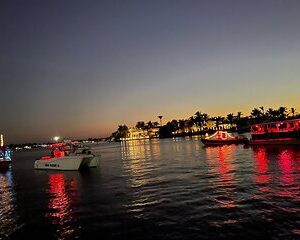Private Holiday Light Cruise Tour and Sunset Port Royal Naples