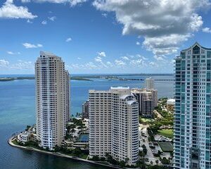 Double Decker City tour & 75 Min Miami Cruise Millionaire homes