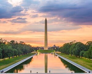 Peaceful Family Walking Tour in Washington