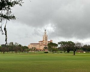 Romantic Miami Tour with Picnic, Drinks, Dinner and Dancing