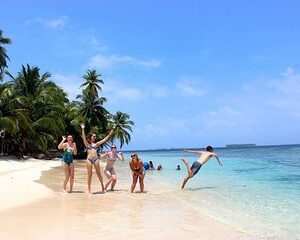 San Blas Islands: 4-Stop Day Tour from Panama City + Lunch