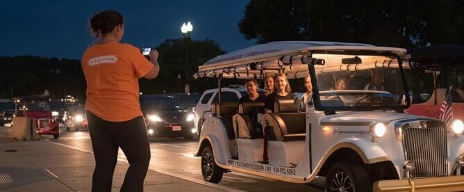 Washington DC Guided Night Tour Monuments Lit Up by Electric Cart Washington DC Guided Night Tour Monuments Lit Up by Electric Cart