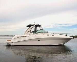 Private Tour Sea Ray 35 ft Up to 10 ppl Miami River to Bickell