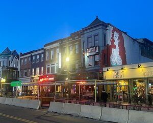 Local Neighborhood Washington DC Food Tour by DrinkEatWalk Tours