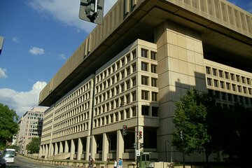 Save 15.01%! Dupont & Logan Circles Self-Guided Walking Tour & Scavenger Hunt