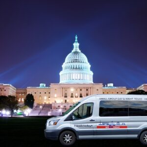 Small Group National Mall Night Tour with 10 Top Attractions