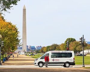 4-Hr DC Monuments Small Group Sightseeing Guided Tour