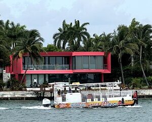 Bayside Marketplace: Millionaire Homes Boat, Stop at South Beach
