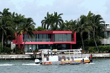 Bayside Marketplace: Millionaire Homes Boat, Stop at South Beach