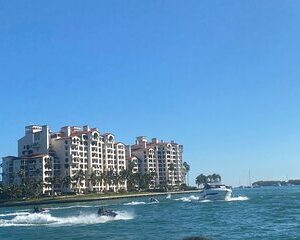 MIAMI: South Beach Cruise Millionaire Homes with Stop & Bus Tour