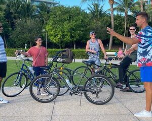 Miami Beach Art Deco & History Bike Tour with Design Enthusiast
