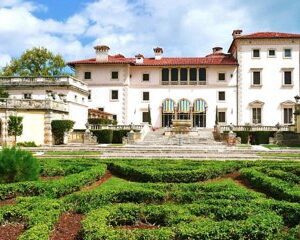 Miami: History through Architecture Private Tour with Transport