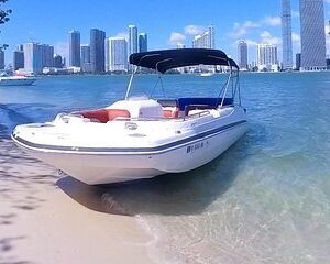 Private Boat Rental in Miami for 10 People