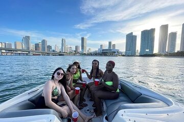 26 Ft Boat, Miami Bay Rental for 2 or 4 hours. 10 people
