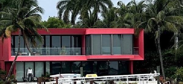 Bayside Marketplace: Millionaire Homes Boat, Stop at South Beach