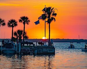 Fort Lauderdale Celebrity Homes Sunset Cruise with Free Drink