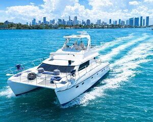 Catamaran Charter 60 ft | 2 Jet Ski | Miami Boat Rentals | Up 13