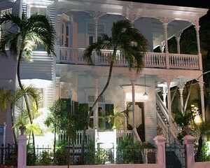 Key West Haunted Pub Crawl and Ghost Tour with Free T-Shirt