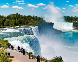 Niagara Falls, Toronto, Philadelphia, DC 5-Day Tour from NYC