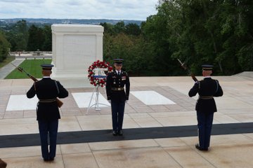 Arlington National Cemetery and Changing of Guard Walking Tour