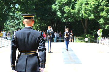 DC Monuments Tour with 10+ Stops & Arlington Cemetery Admission