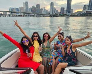 Miami Shared boat: 2 hours on a 22ft boat for 6 people total