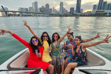 Miami Shared boat: 2 hours on a 22ft boat for 6 people total