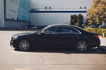 Departure Private Transfer: Dallas to Dallas Airport DFW in Business Car