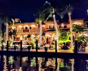 SHARED - 2h Holiday Lights Cruise Tour in Fort Lauderdale (6pax)