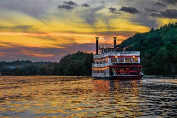 Stillwater Tour Trolley Ride and Scenic Boat Cruise with Lunch
